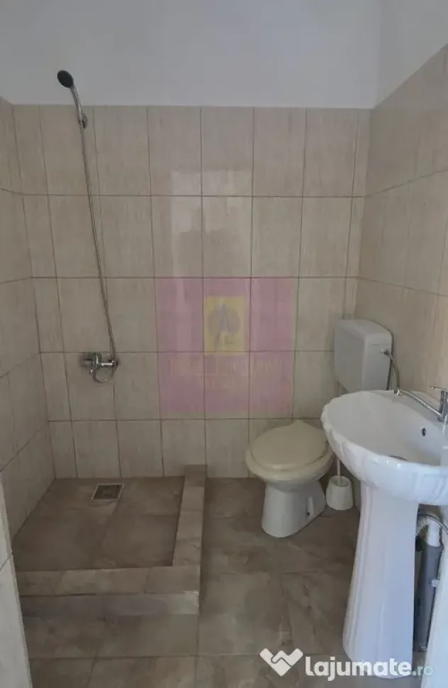 Casa cu 2 camere de vanzare in Campina