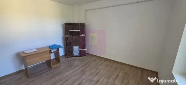 Casa cu 2 camere de vanzare in Campina