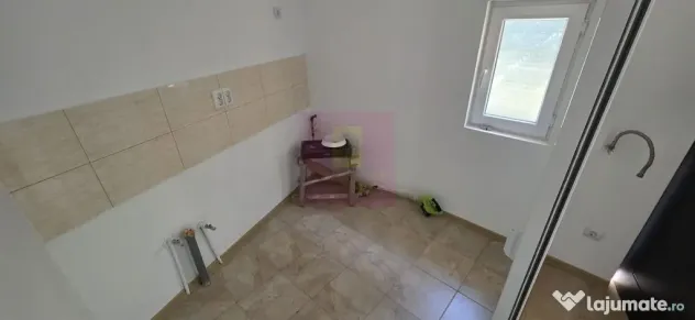 Casa cu 2 camere de vanzare in Campina