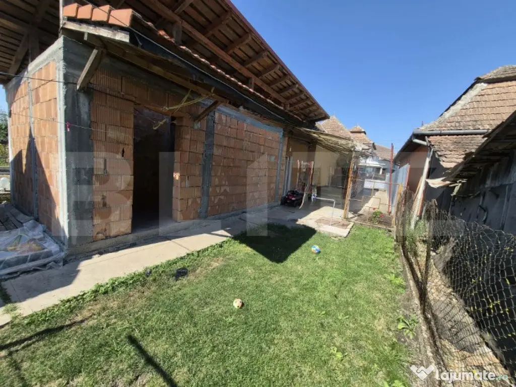 Casă cu 3 camere plus extindere facuta in 2022, grădină a