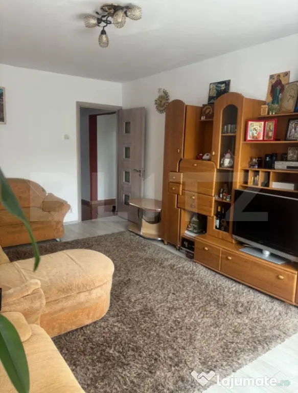 Apartament cu 2 camere, decomandat, etaj intermediar, zona B