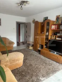 Apartament cu 2 camere, decomandat, etaj intermediar, zona B 