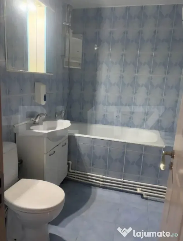 Apartament cu 2 camere, decomandat, etaj intermediar, zona B