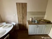 Apartament spațios cu 4 camere, 3 dormitoare și parcar 