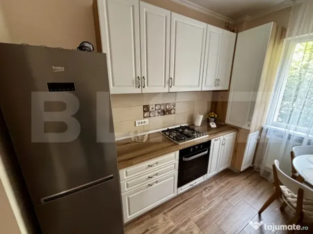 Apartament spațios cu 4 camere, 3 dormitoare și parcar