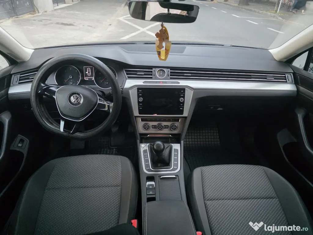 VW Passat B8 1.6 TDI-2018-143.000 km-Navi mare-Manuală