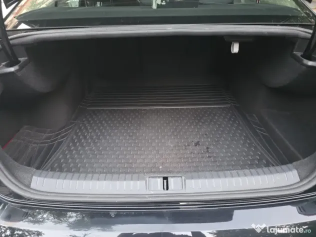 VW Passat B8 1.6 TDI-2018-143.000 km-Navi mare-Manuală