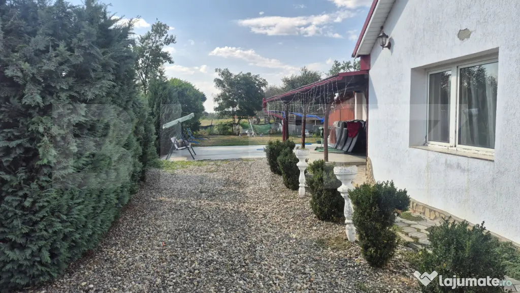 Casa cu 3 dormitoare de vanzare, 105 mp, teren 1810 mp, in l