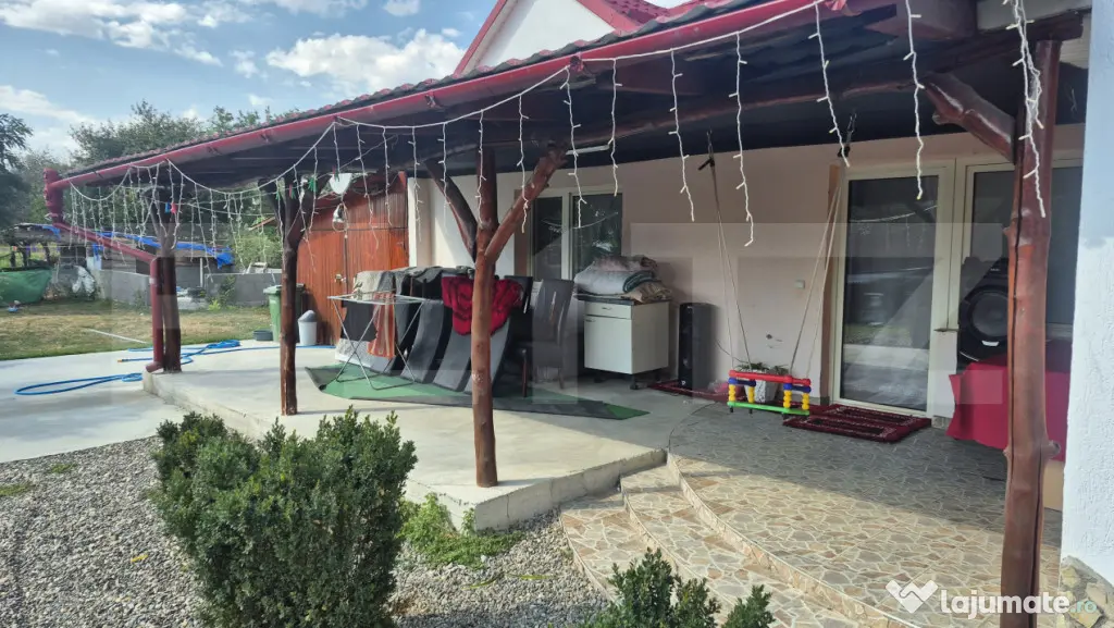 Casa cu 3 dormitoare de vanzare, 105 mp, teren 1810 mp, in l