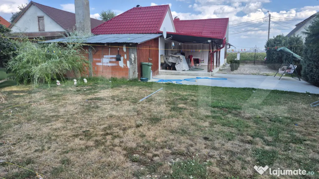 Casa cu 3 dormitoare de vanzare, 105 mp, teren 1810 mp, in l