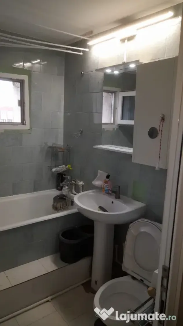 Apartament cu 3 camere central