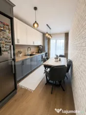 Apartament 3 camere lux, 76 mp, 2 băi, terasă și parcare 