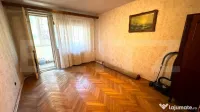 Apartament cu trei camere si doua bai, etajul doi, zona cent 