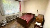 Apartament cu trei camere si doua bai, etajul doi, zona cent