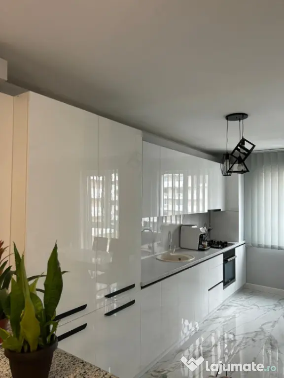 Apartament de vanzare semidecomandat ,2 camere 55mp , zona E - Floresti (Cluj)