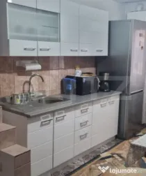 Apartament cu 3 camere