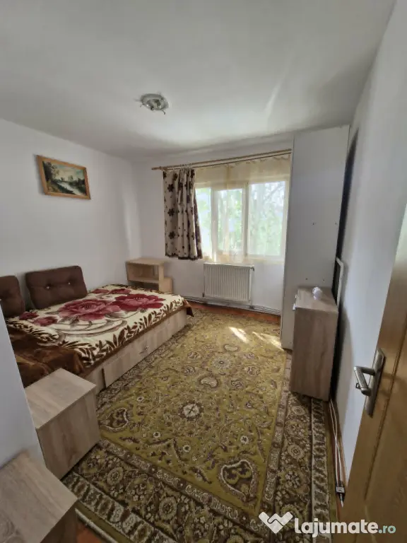 Apartament 2 camere decomandate de închiriat - zona Piața-Sud, Bacău
