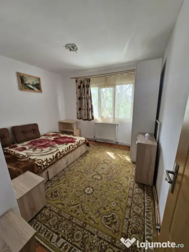 Apartament 2 camere decomandate de închiriat - zona Piața-Sud, Bacău