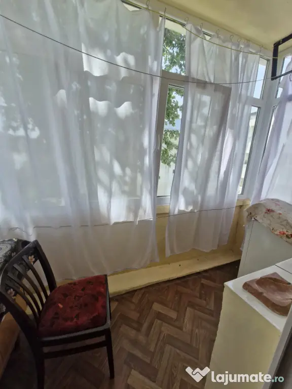 Apartament 2 camere decomandate de închiriat - zona Piața-Sud, Bacău