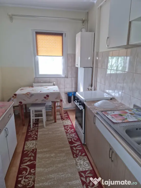 Apartament 2 camere decomandate de închiriat - zona Piața-Sud, Bacău