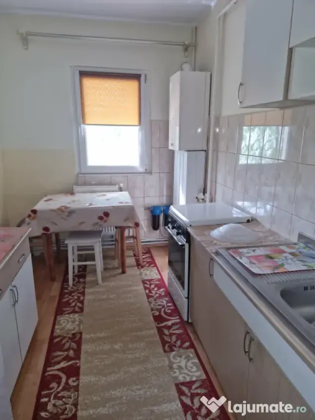 Apartament 2 camere decomandate de închiriat - zona Piața-Sud, Bacău