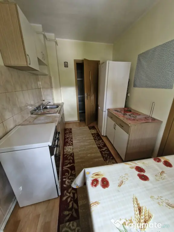 Apartament 2 camere decomandate de închiriat - zona Piața-Sud, Bacău
