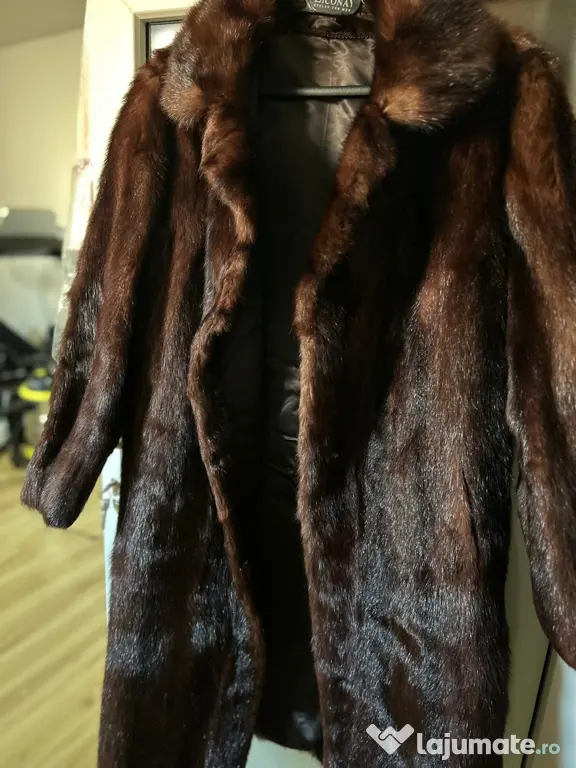 Haină din blană naturală
