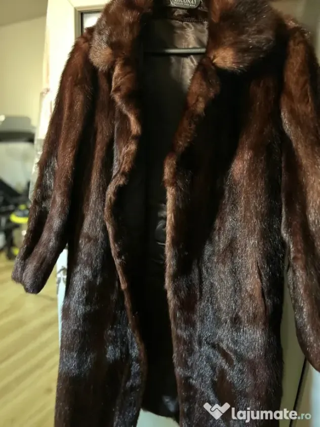 Haină din blană naturală