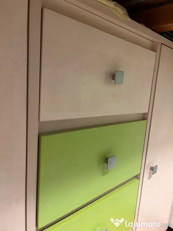 Mobilier camera tineret