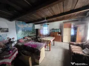 Casa de lemn pe un teren intravilan generos 