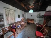 Casa de lemn pe un teren intravilan generos 