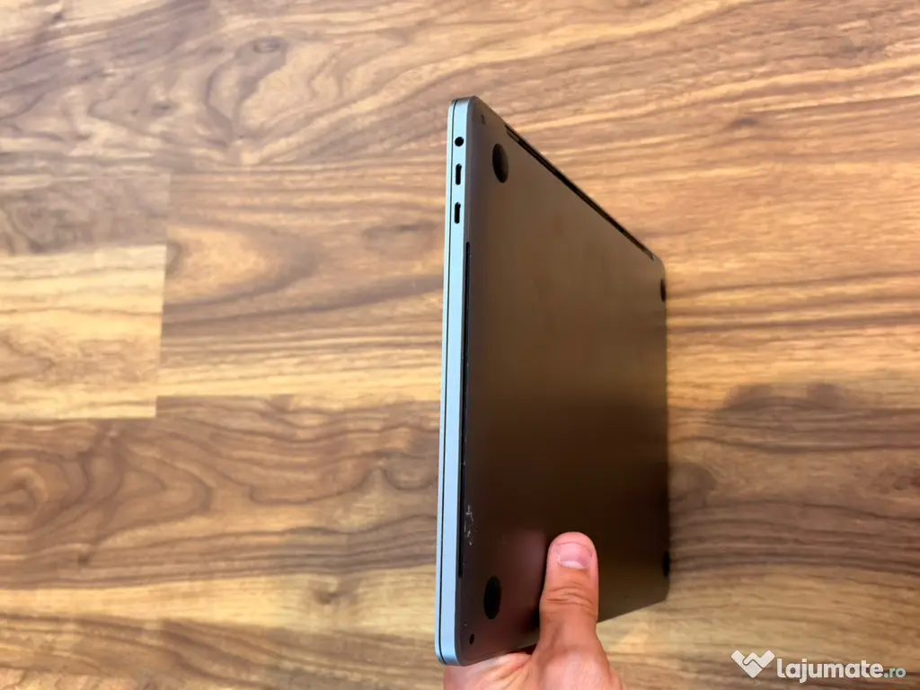 MacBook Pro 13-inch, model 2020 Touch Bar i7