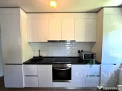 ACASĂ LA MARGINEA PĂDURII | 3 Camere | BALCON | Donath Par 