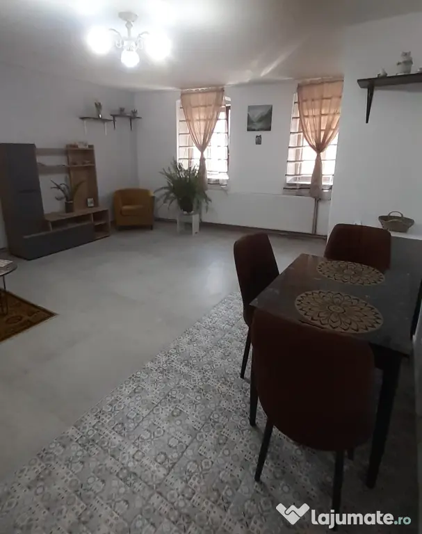 Inchiriez apartament 2 camere la casa în centrul orașului Sibiu