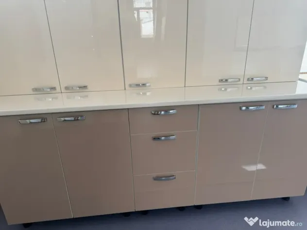 Mobilă de bucătărie lucioasa 200 cm nouă!!!