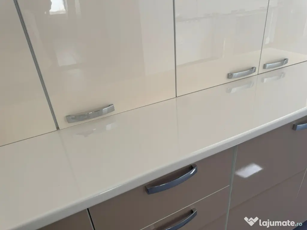 Mobilă de bucătărie lucioasa 200 cm nouă!!!