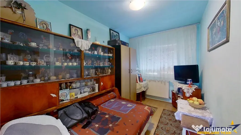 Decomandat, etaj1, Living 2 dormitoare boxa 14 mp, 2 balc - Brasov (Brasov)