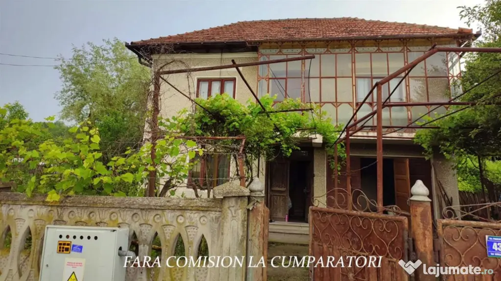 CASA CU TEREN 1730 MP UTILITATI RACORDATE - Mihaesti (Valcea)