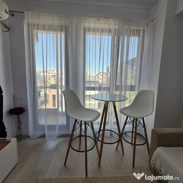 Ofer spre inchiriere apartament tip studio cu 2 camere central