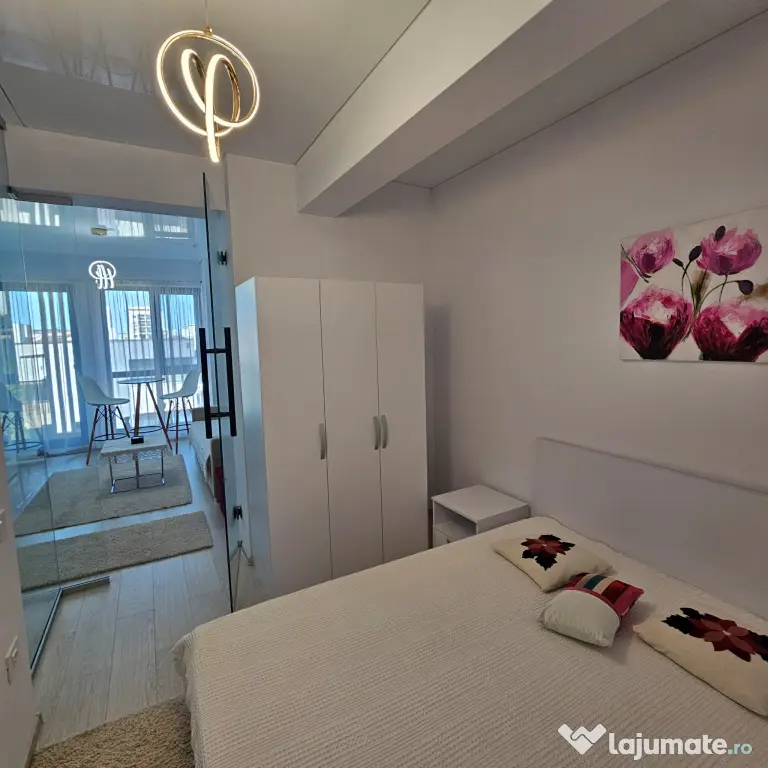 Ofer spre inchiriere apartament tip studio cu 2 camere central