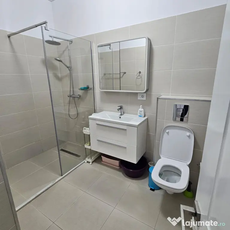 Ofer spre inchiriere apartament tip studio cu 2 camere central