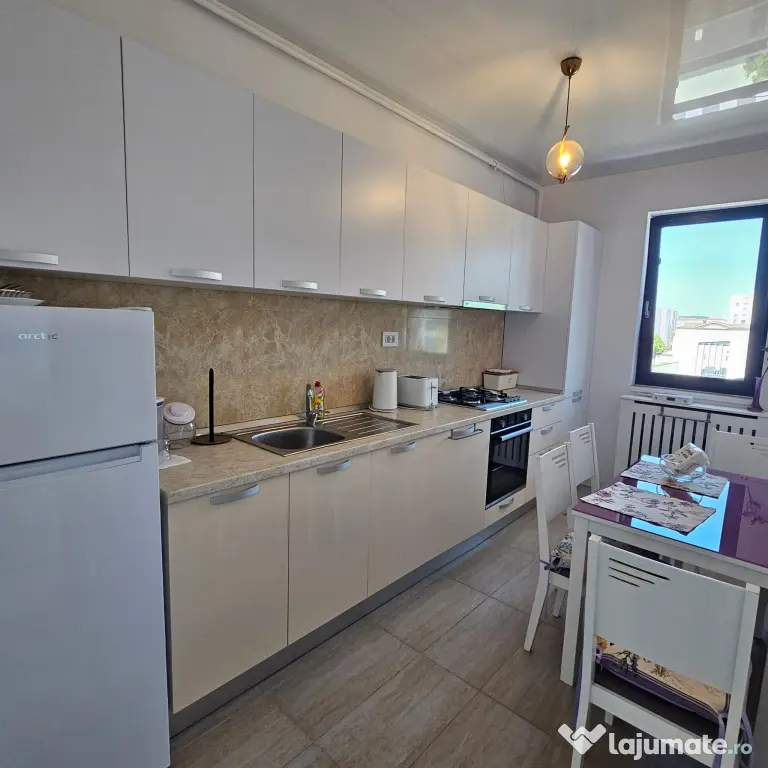 Ofer spre inchiriere apartament tip studio cu 2 camere central