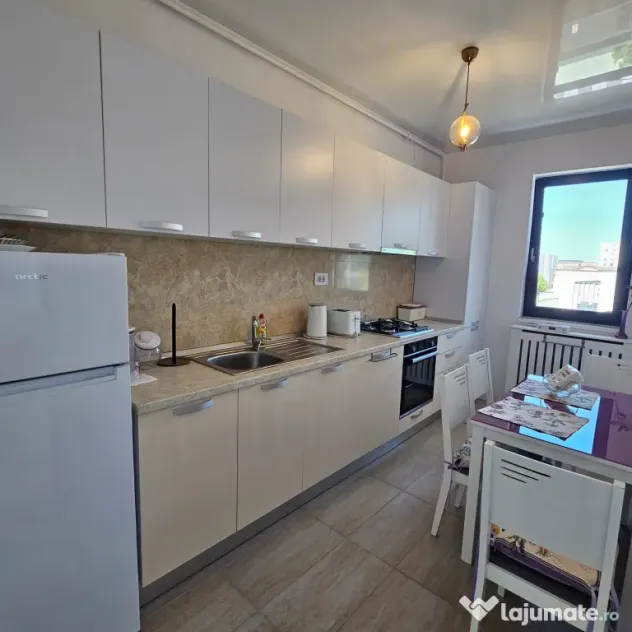Ofer spre inchiriere apartament tip studio cu 2 camere central