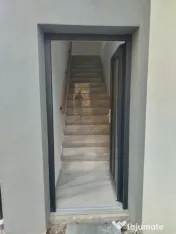 Titlu: ???? Duplex modern – confort, eleganță și intimi 