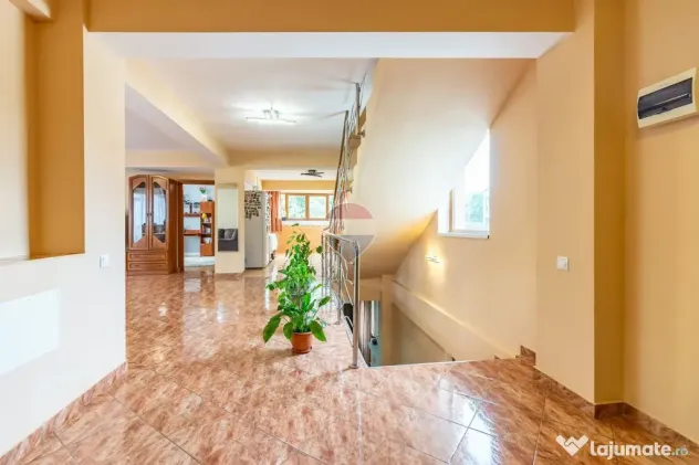 Vanzare Cladire P+1+M cu Spatiu Comercial + Rezidential, ... - Bucuresti (Bucuresti-Ilfov)