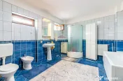 Vanzare Cladire P+1+M cu Spatiu Comercial + Rezidential, ... 