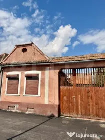 Casă cu teren generos de 1.332 mp, poziție centrală în F