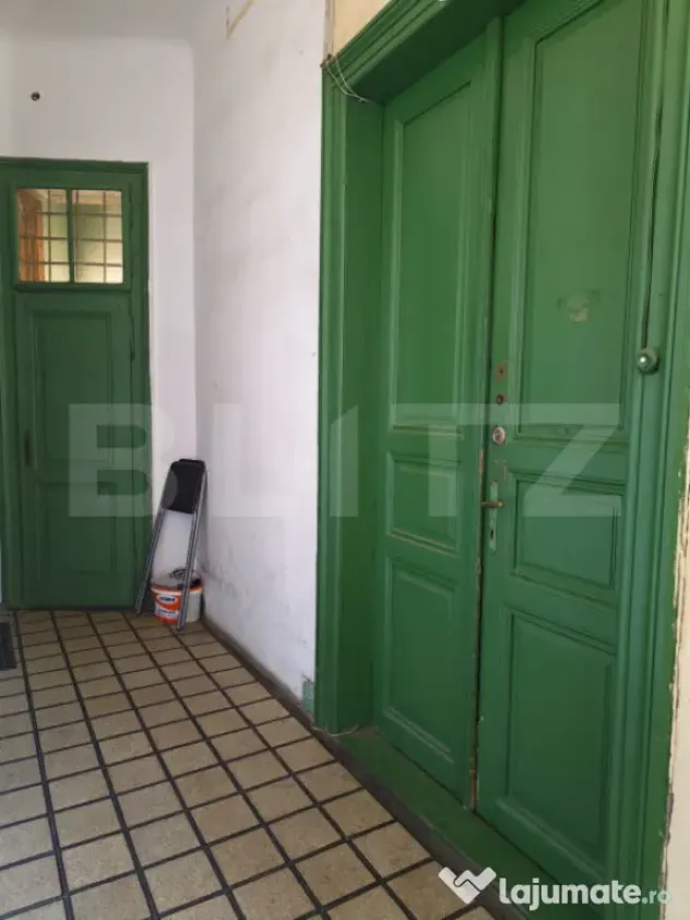 Apartament istoric, 3 camere, cladire in curs de reabilitar - Timisoara (Timis)