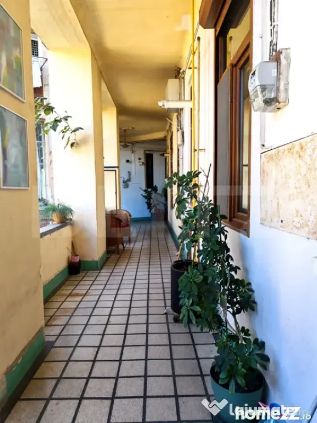 Apartament istoric, 3 camere, cladire in curs de reabilitar - Timisoara (Timis)