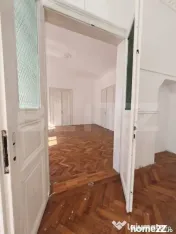 Apartament istoric, 3 camere, cladire in curs de reabilitar 